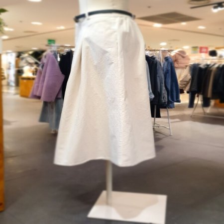 벨티드 사선 포켓 스커트