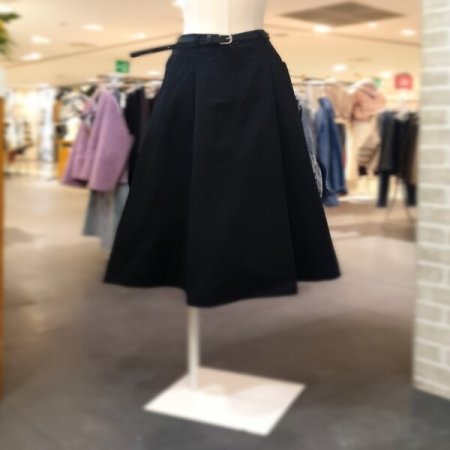 벨티드 사선 포켓 스커트