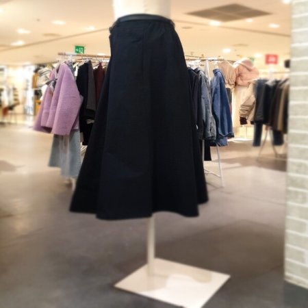 벨티드 사선 포켓 스커트