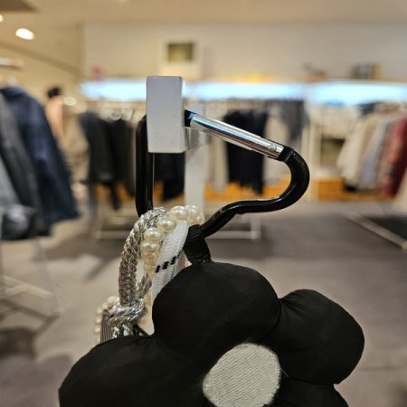 레코브 블랙 플라워 키링