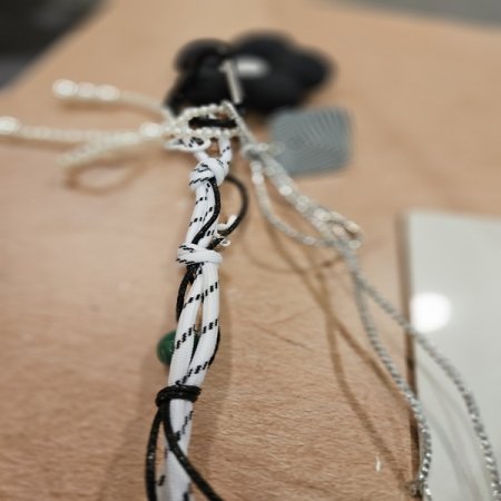 레코브 블랙 플라워 키링