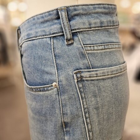 뒤 절개 세미 와이드 데님 팬츠