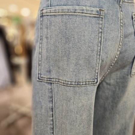 뒤 절개 세미 와이드 데님 팬츠