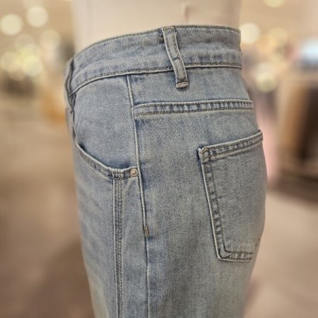 앞 절개 스트레이트핏 데님 팬츠