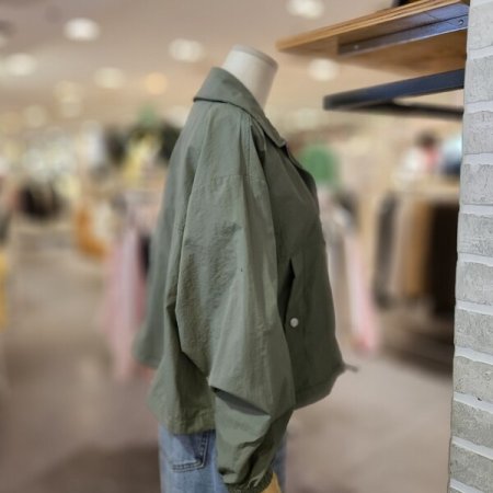 카라 집업 점퍼