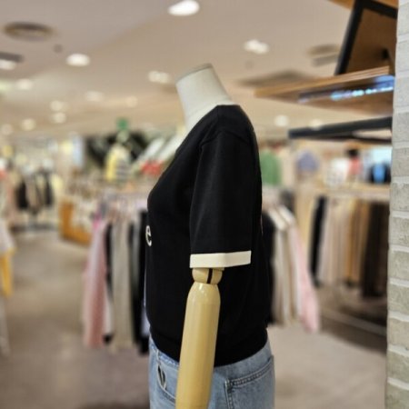 자수 배색 트리밍 니트