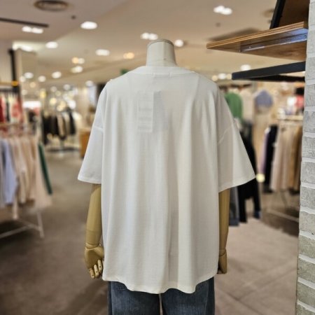 앞 핀턱 장식 티셔츠