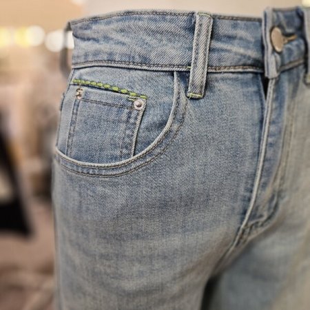 스티치 장식 일자핏 데님 팬츠