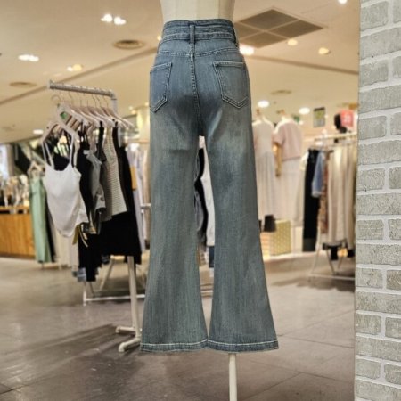 투버튼 부츠컷 데님 팬츠