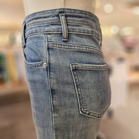 투버튼 부츠컷 데님 팬츠