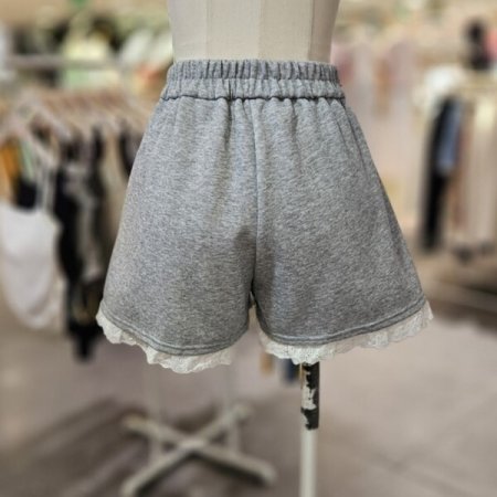 밑단 레이스 숏 팬츠