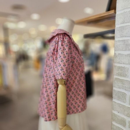 셔링 카라 패턴 블라우스