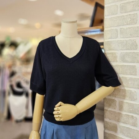 금속 장식 브이넥 니트