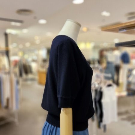 금속 장식 브이넥 니트