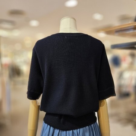 금속 장식 브이넥 니트