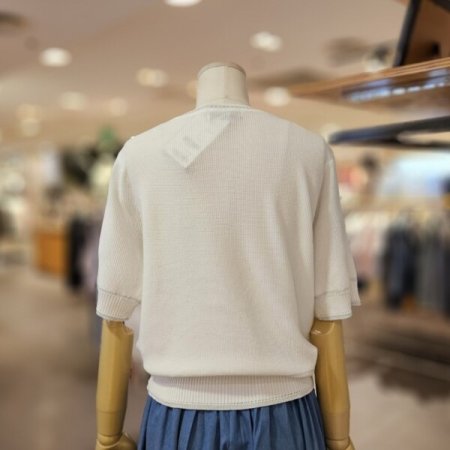 금속 장식 브이넥 니트