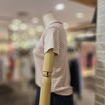 배색 자수 스트라이프 티셔츠