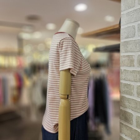 배색 자수 스트라이프 티셔츠