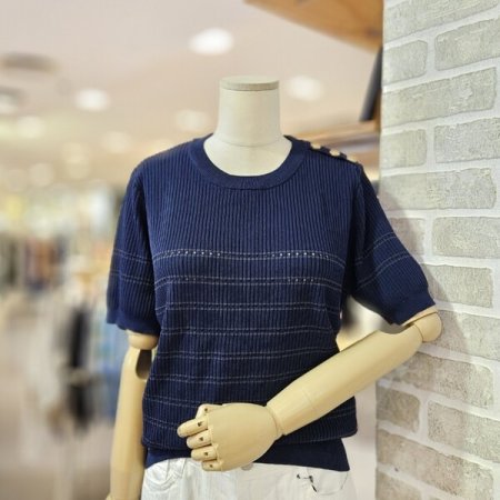 어깨 장식 니트