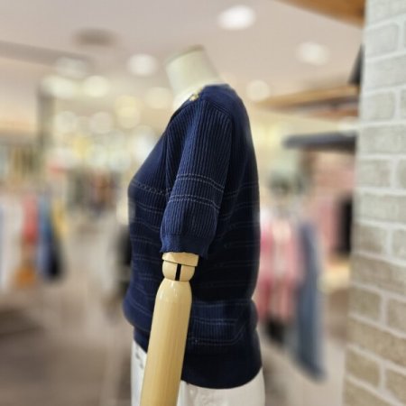 어깨 장식 니트