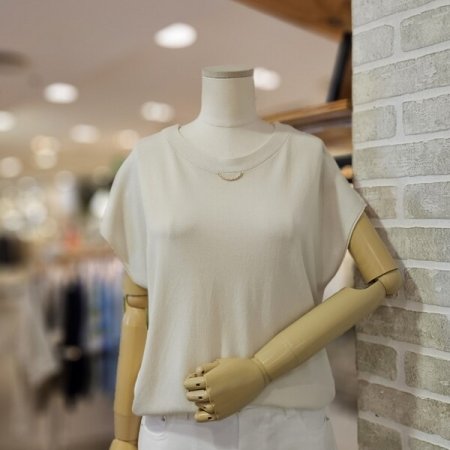 루즈핏 슬리브리스 니트