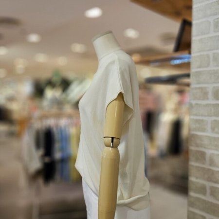 루즈핏 슬리브리스 니트