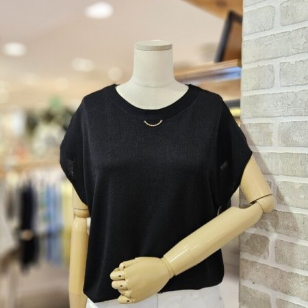 루즈핏 슬리브리스 니트