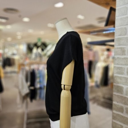 루즈핏 슬리브리스 니트