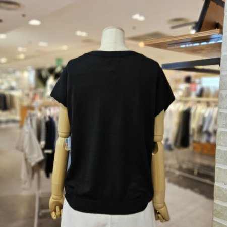 루즈핏 슬리브리스 니트