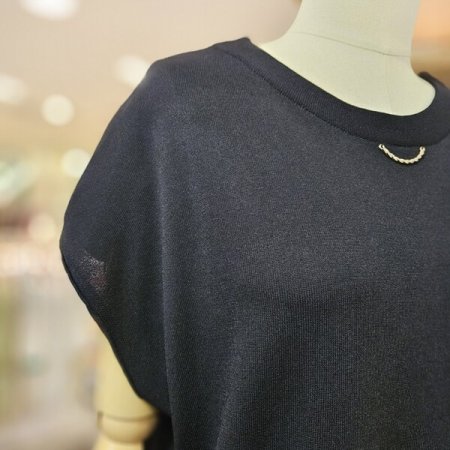 루즈핏 슬리브리스 니트