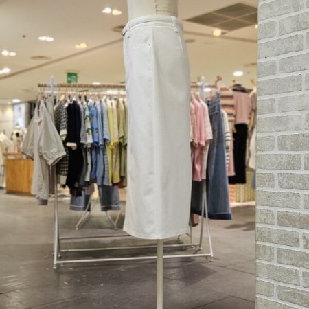 벨티드 슬림핏 스커트