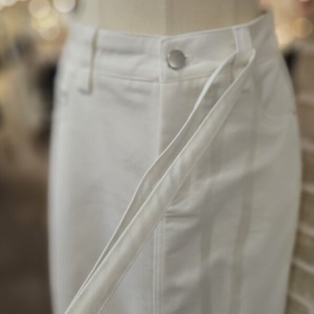 벨티드 슬림핏 스커트