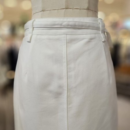 벨티드 슬림핏 스커트