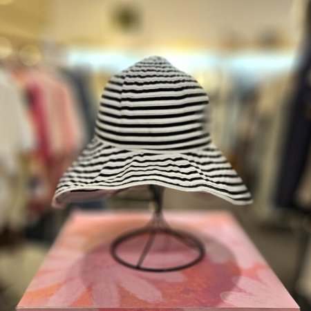 와이드 챙 스타일 모자