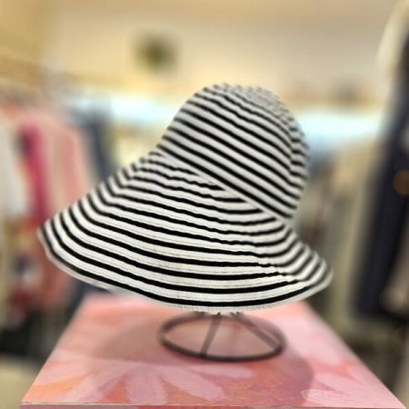 와이드 챙 스타일 모자