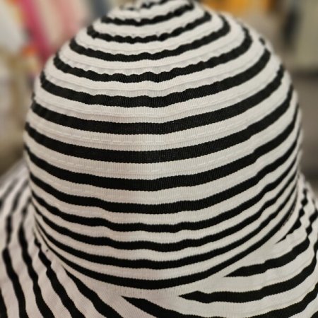 와이드 챙 스타일 모자