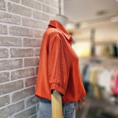 끈 장식 카라 블라우스