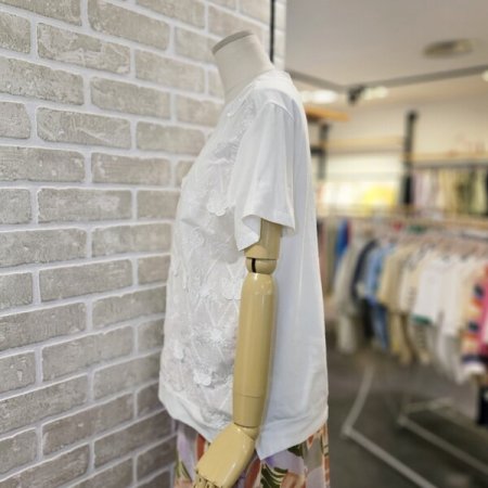 나비 자수 반팔 티셔츠