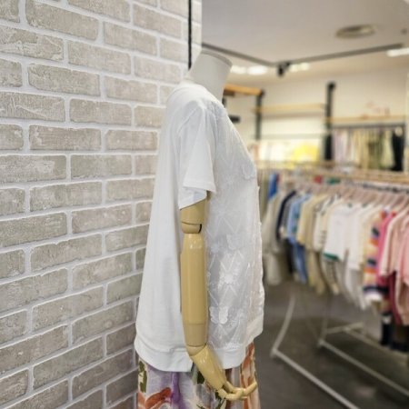 나비 자수 반팔 티셔츠