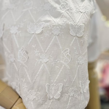 나비 자수 반팔 티셔츠