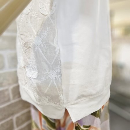 나비 자수 반팔 티셔츠