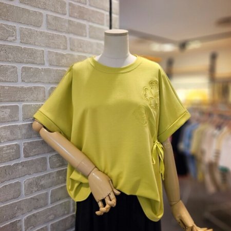 플라워 자수 티셔츠