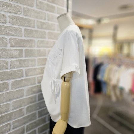 플라워 자수 티셔츠