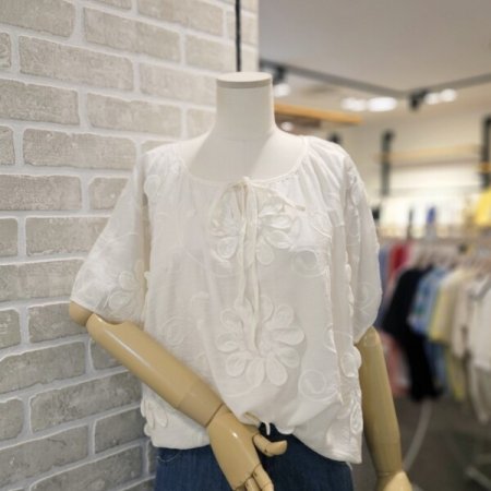 플라워 자수 블라우스