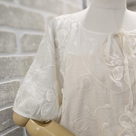 플라워 자수 블라우스