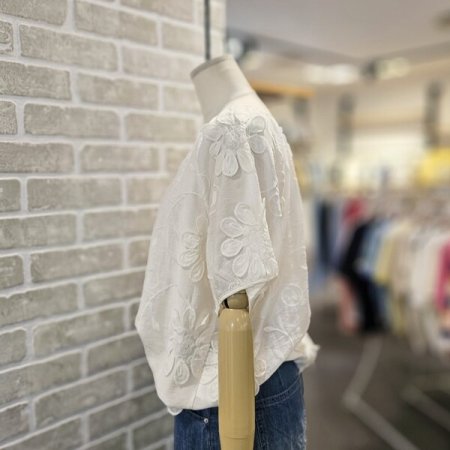 플라워 자수 블라우스