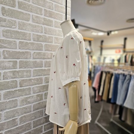 테슬 장식 자수 블라우스