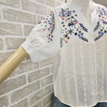 꽃 자수 블라우스