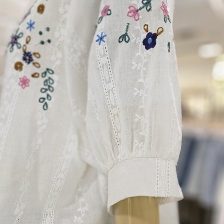 꽃 자수 블라우스