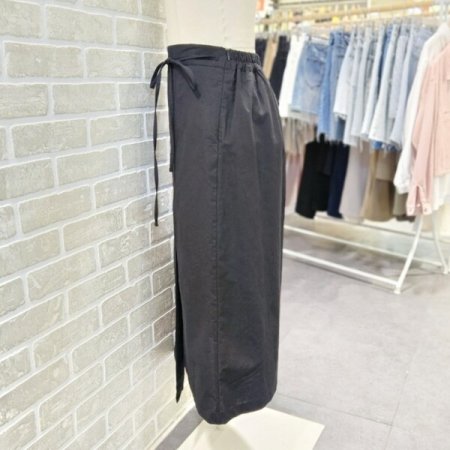 끈 장식 슬릿 스커트